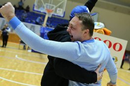 Відео неймовірного влучання харківського уболівальника з центра майданчика на 20 тисяч гривень
