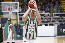 Авеліно Фесенка здобуло важку перемогу в півфіналі Кубка Європи ФІБА
