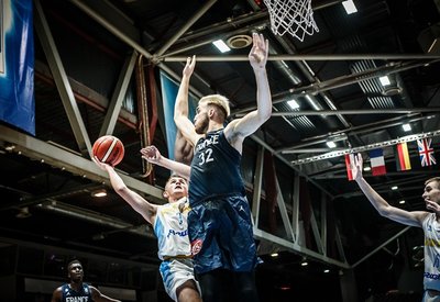 Українська молодіжка мінімально поступилась Франції на чемпіонаті Європи: фотогалерея