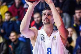 Півфіналіст чемпіонату України продовжив контракт з лідером
