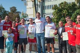 Депутати зіграють в баскетбол у центрі Рівного