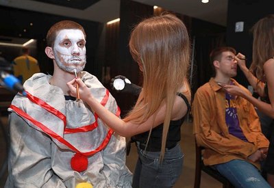 Хеловін в НБА: Михайлюк змінився до невпізнаваності – яскраві фото та відео
