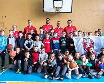 Баскетболісти Рівного провели урок у школі