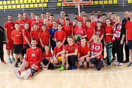 Лідери Вищої ліги потренувалися зі школярами