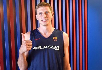 Гравці Барселони закликали підтримати збірну України