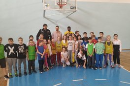 Олімпійський баскетбольний урок у столичній школі