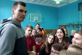 Форвард збірної України провів майстер-клас у рідній школі: фото та відео