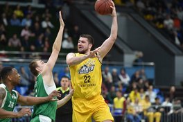 В’ячеслав Петров: вітаю Хімік із золотом і бажаю йому подолати проблеми