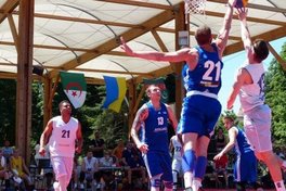 Збірні України стартували на турнірі в Вуароні