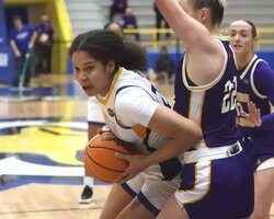 Українки за кордоном: Валенсія Ягупової – у другому етапі Євроліги, Діке набрала 7 очок у NCAA