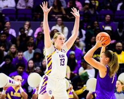 Українки за кордоном: Коваль оформила перший дабл-дабл сезону, Путра набрала 6 очок в NCAA