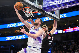 Українці за кордоном: Михайлюк набрав 11 очок в НБА, у Антипова 10 очок в Польщі