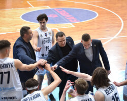 Харківські Соколи перемогли Кривбас у черкаському матчі