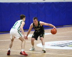 Яскрава битва КДЮСШ-Південне та Чайки-ВМСУ у Першій лізі: фотогалерея