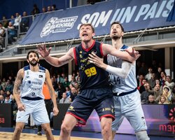 Українці за кордоном: Пустовий зіграв проти Барселони, Шульга набрав 14 очок у NCAA 