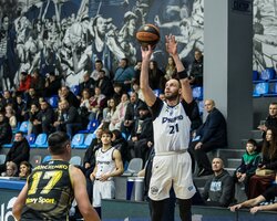 Дніпро впевнено обіграв Чайку-ВМСУ в Кубку України