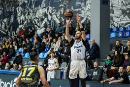 Дніпро впевнено обіграв Чайку-ВМСУ в Кубку України