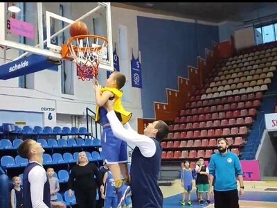 Гравці Ніко-Баскета провели майстер-клас для дітей Миколаєва в рамках проєкту Шлях чемпіонів