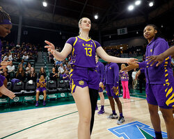 Українки за кордоном: Коваль оформила дабл-дабл, у Діке 14 очок в NCAA