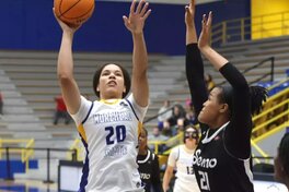 Українки за кордоном: Діке провела яскравий матч у NCAA, Путра набрала 4 очка