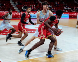 Українці за кордоном: рекордний матч Кличка, Липовий набрав 9 очок у Румунії