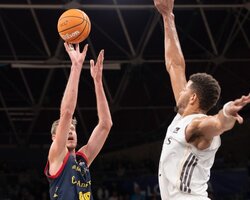 Українці за кордоном: Пустовий набрав 12 очок проти Реала, Ковляр зіграв проти Ткаченка