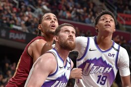 Українці за кордоном: Святослав Михайлюк набрав 11 очок в переможному матчі Юти