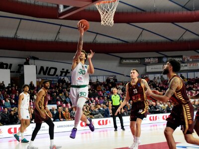 Українці за кордоном: Санон набрав 12 очок у Єврокубку, Ковляр зіграв проти свого минулого клубу 