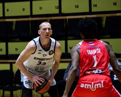 Дніпро з особистим рекордом результативності обіграв Рівне