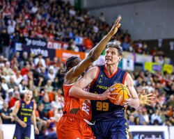 Українці за кордоном: Пустовий набрав 18 очок в Іспанії, Шульга провів шикарний матч у G-Лізі