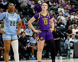 Українки за кордоном: Коваль зібрала 10 підбирань в матчі NCAA