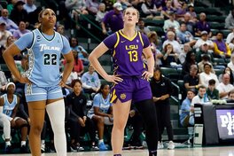 Українки за кордоном: Коваль зібрала 10 підбирань в матчі NCAA