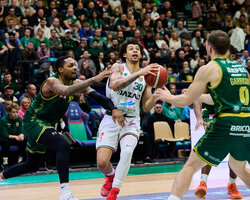 Українці за кордоном: гарна гра Санона у Єврокубку, Михайлюк зіграв 16 хвилин проти Голден Стейт