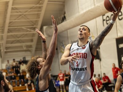 Українці за кордоном: у Боброва 7 очок, Михайлюк зіграв 30 хвилин в НБА