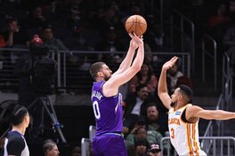 Українці за кордоном: Михайлюк набрав 14 очок в НБА проти Атланти