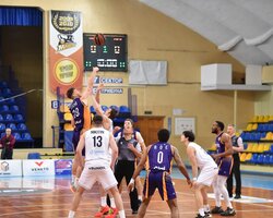 Харківські Соколи здобули важку перемогу над Старим Луцьком