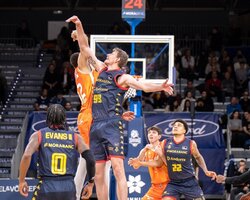 Українці за кордоном: у Пустового 9 очок в Іспанії, Зотов оформив дабл-дабл в Австрії