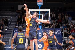 Українці за кордоном: у Пустового 9 очок в Іспанії, Зотов оформив дабл-дабл в Австрії