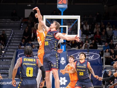 Українці за кордоном: у Пустового 7 очок в Іспанії, Зотов оформив дабл-дабл в Австрії