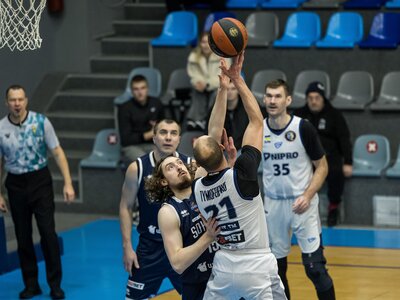 Дніпро розтрощив Харківські Соколи у дограному матчі Суперліги