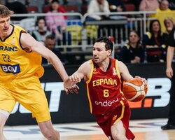 Пустовий увійшов в топ-10 історичного рейтингу збірної за підбираннями