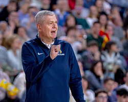 Айнарс Багатскіс: Щоб грати на рівних з Іспанією, потрібен не тільки захист — треба брати своє в нападі 