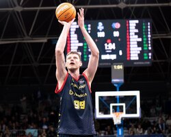 Українці за кордоном: Пустовий набрав 15 очок в Іспанії, вдалі матчі Шеліста, Лукашова, Зотова та Войналовича