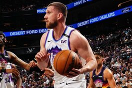 Українці за кордоном: Михайлюк набрав 12 очок в НБА, у Зотова 13 очок в Австрії