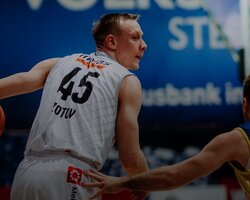 Українці за кордоном: Зотов набрав 17 очок в Австрії, Кличко зіграв 21 хвилину у Франції