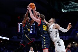 Українці за кордоном: Михайлюк набрав 17 очок проти чемпіона НБА, Лень зіграв проти Пустового