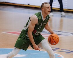 Українці за кордоном: Зотов набрав 14 очок в чемпіонаті Австрії