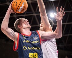 Українці за кордоном: Пустовий допоміг Андоррі виграти в Іспанії, Санон набрав 13 очок в Польщі