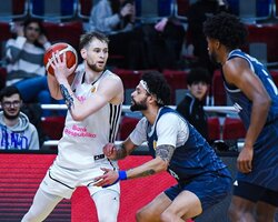 Українці за кордоном: Бобров оформив дабл-дабл в чемпіонаті Румунії, Войналович набрав 11 очок в Азербайджані