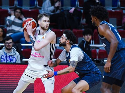 Українці за кордоном: Бобров оформив дабл-дабл в чемпіонаті Румунії, Войналович набрав 11 очок в Азербайджані